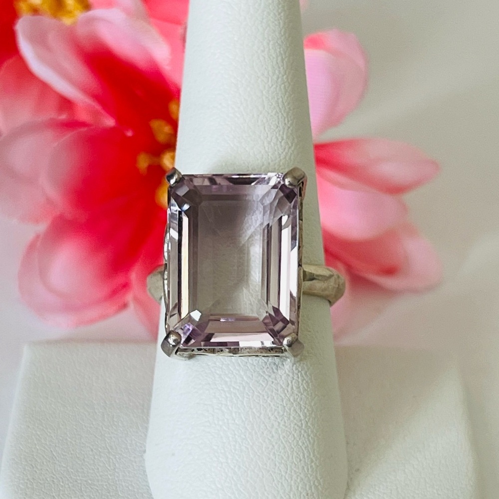 Vintage Silver and Purple Gemstone (Amethyst ) Ring size 8., stamped .925